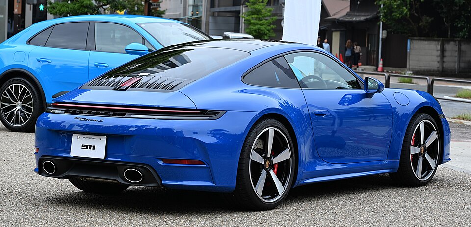 911